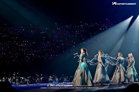 2NE1 Osaka08 YGFB.jpg