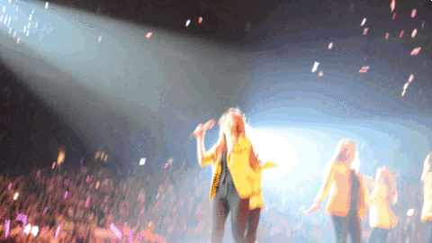 SeohyunflyingKiss.gif