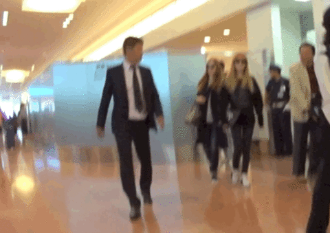 seohyun arriving.gif